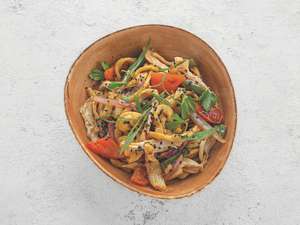 Лапша WOK с копченой курицей