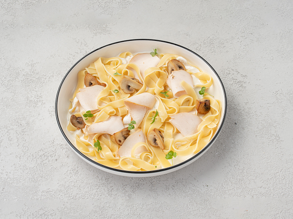 Паста с курицей и грибами