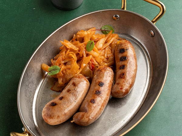 Колбаски по-мексикански с тушеной капустой